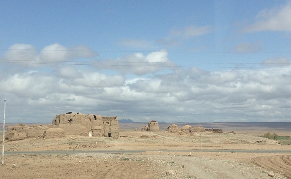 مجموعه قلعه گوجو در کنار روستای باغستان - کویر خارتوران شاهرود 